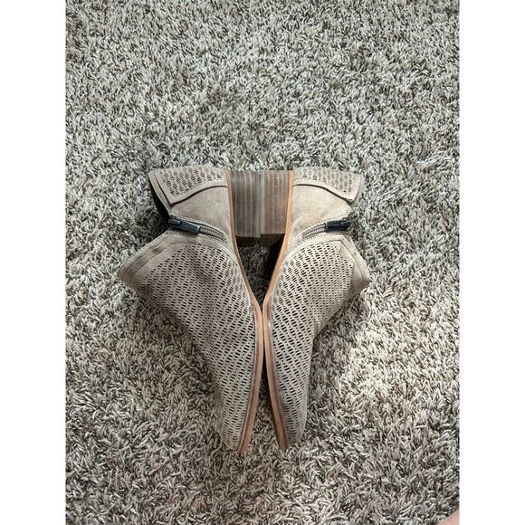 Vince Camuto Perforated Suede Booties Clorieea size 10. - Picture 3 of 8